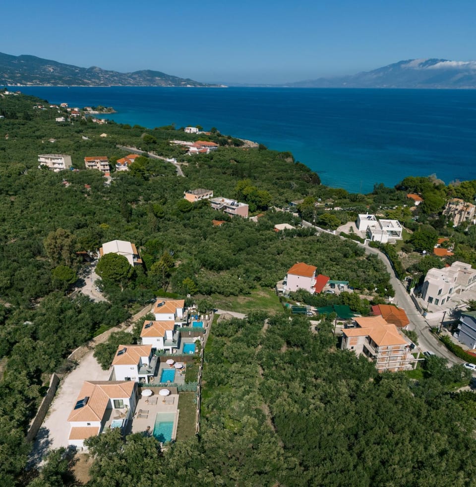 Property building, Nearby landmark, Day, Natural landscape, Bird's eye view, City view, Mountain view, Sea view
