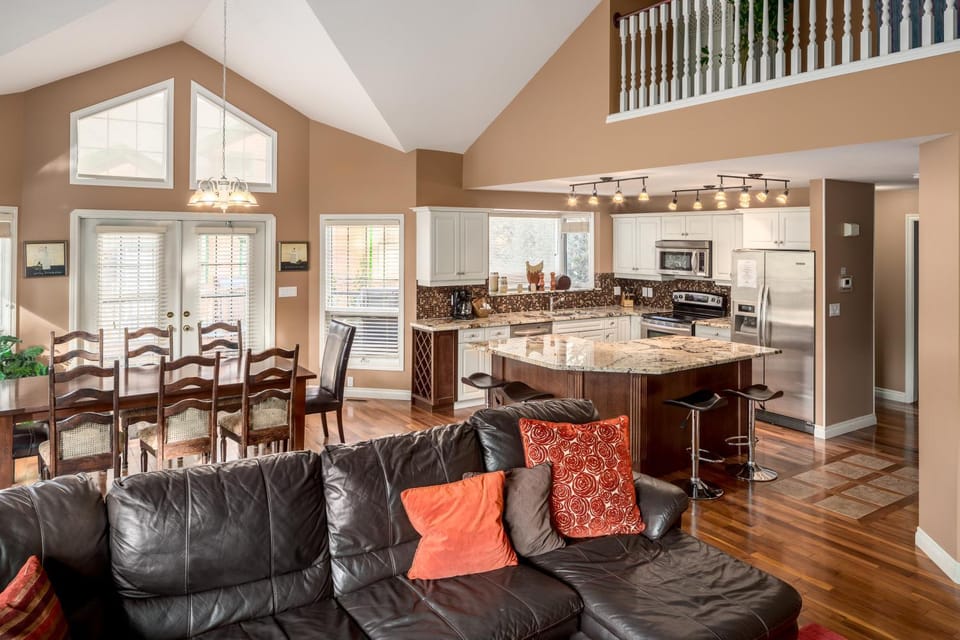 Kitchen or kitchenette, Living room, Dining area