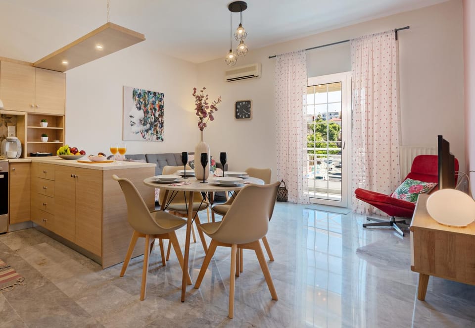 TV and multimedia, Balcony/Terrace, Kitchen or kitchenette, Photo of the whole room, Seating area, Dining area