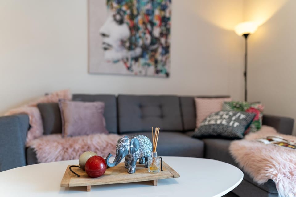 Living room, Decorative detail, Seating area