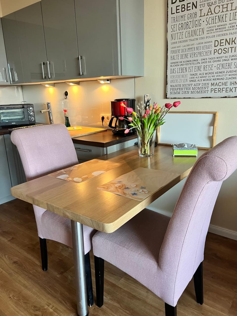 Kitchen or kitchenette, Seating area, Dining area