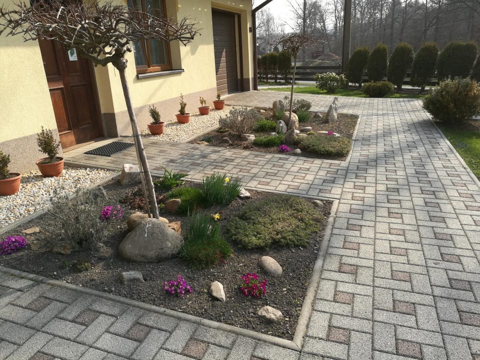 Facade/entrance, Garden
