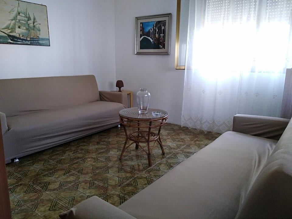 Bed, Living room