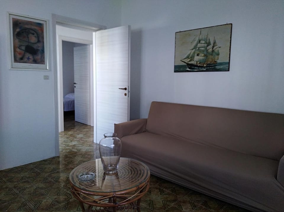 Bed, Living room