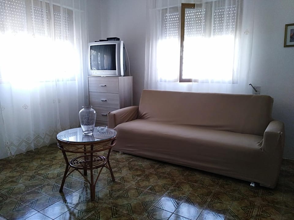 Bed, Living room