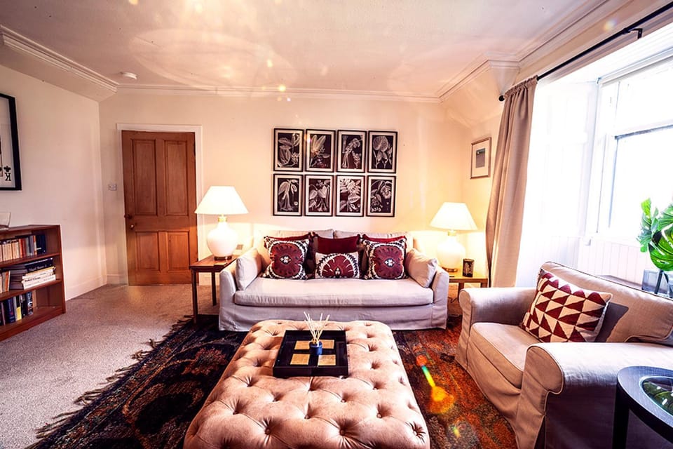 Butler's Apartment. Flat 5, Dalmore House, Helensburgh, Scotland G84 8JP Apartment in Scotland