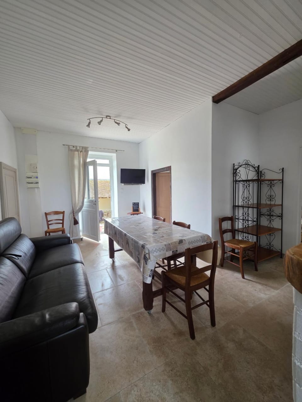 Living room, Dining area, Meals