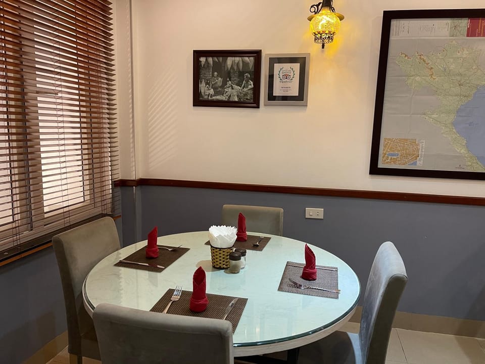 Restaurant/places to eat, Dining area