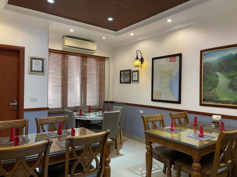 Restaurant/places to eat, Dining area