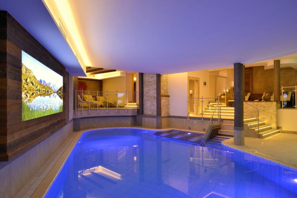 Swimming pool, Swimming pool