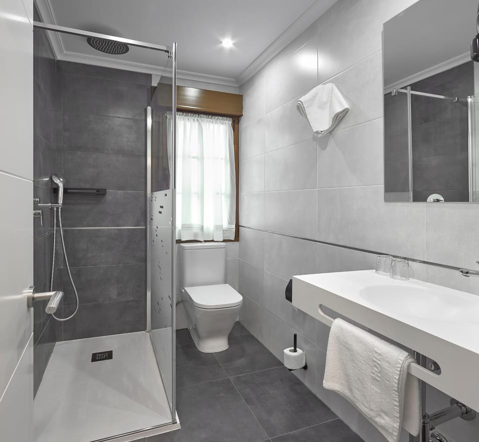 Shower, towels