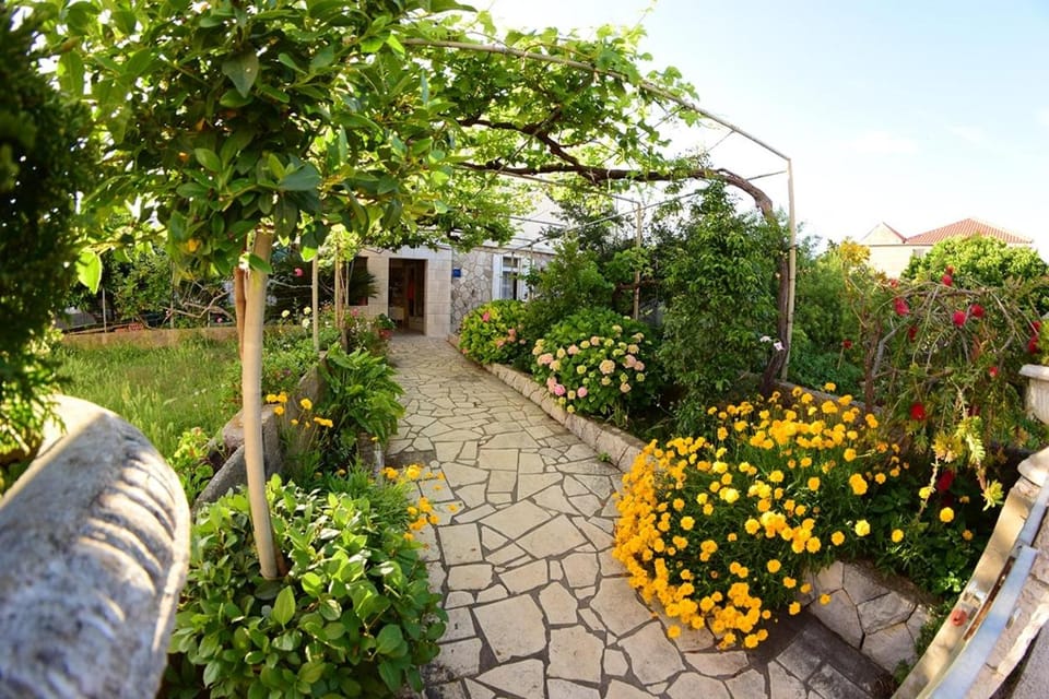 Location, children, Family