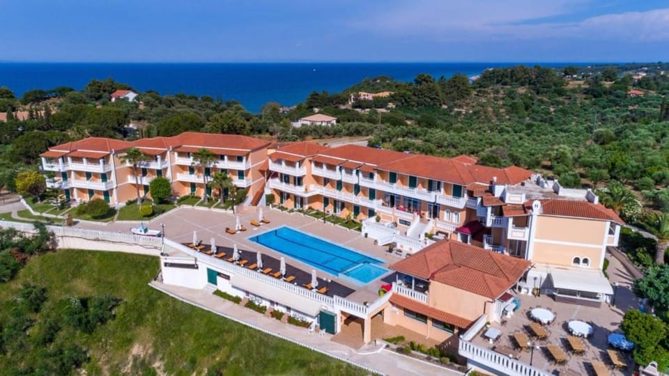 Property building, Pool view, Sea view