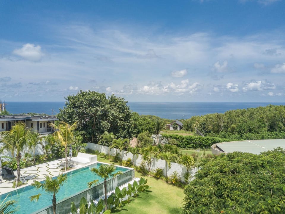Pool view, Sea view