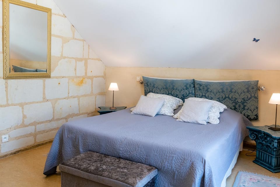 Bed, Photo of the whole room, Bedroom