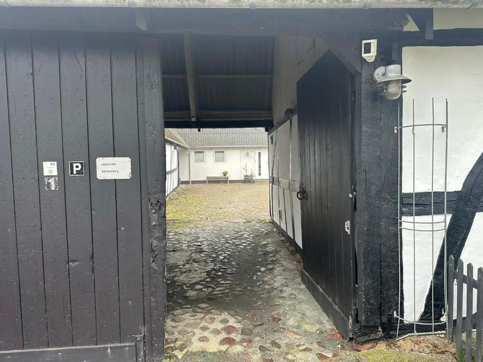 Facade/entrance