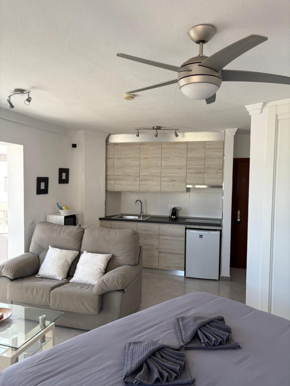 Bed, Kitchen or kitchenette, Living room, Photo of the whole room