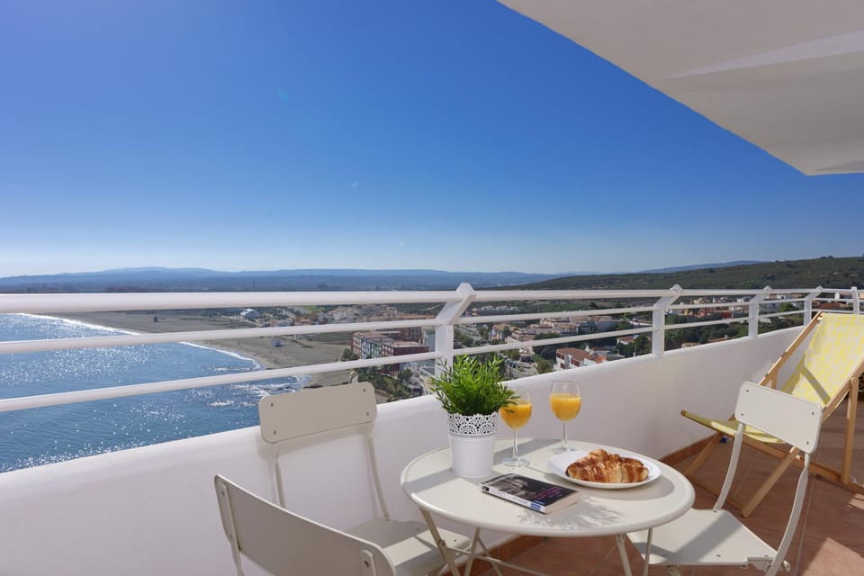 Balcony/Terrace, Food and drinks, Food, Sea view