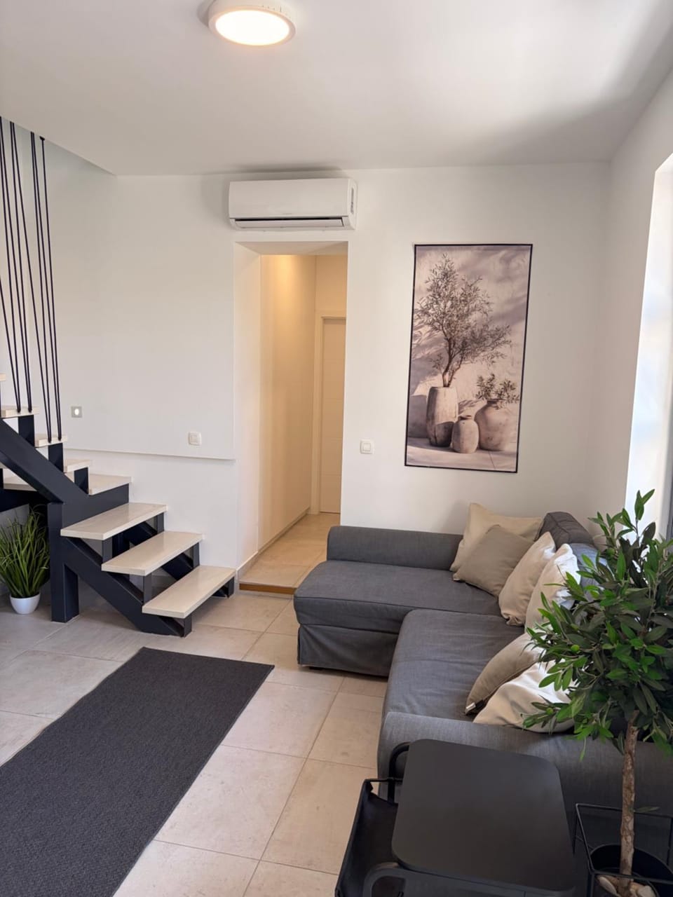 Living room, Seating area, air conditioner