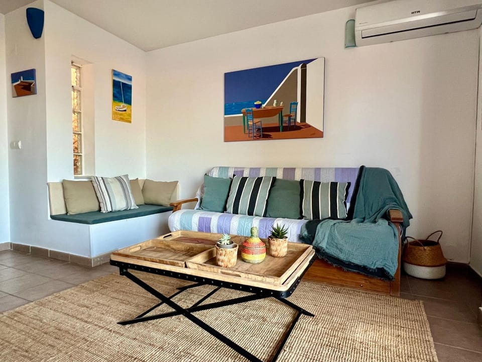 Living room, Seating area, air conditioner