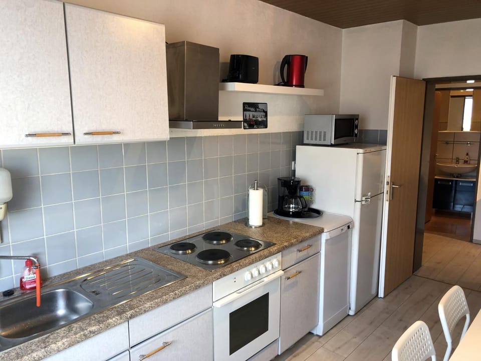 Coffee/tea facilities, Kitchen or kitchenette, Photo of the whole room, Dining area