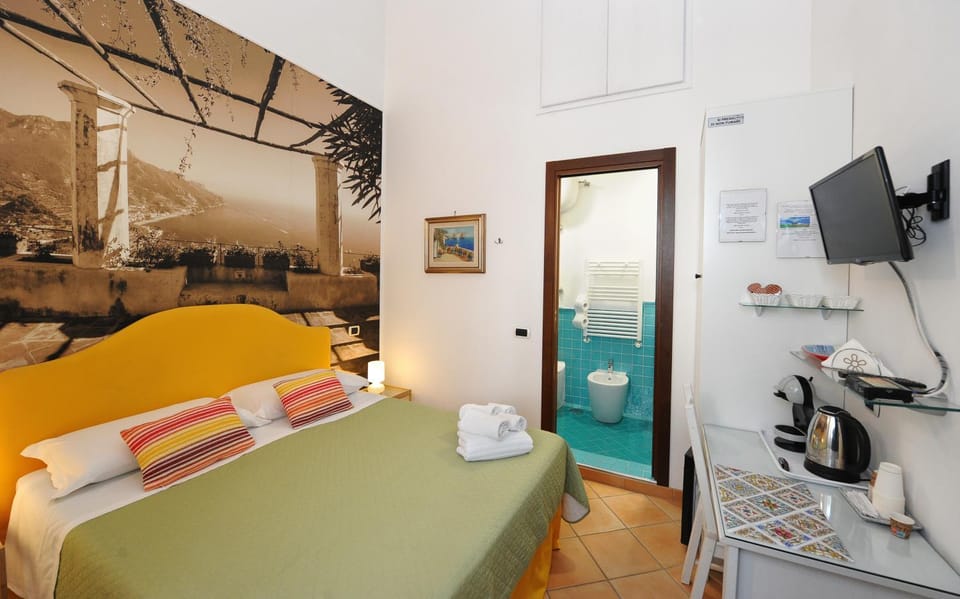Bathroom, TV and multimedia, Bedroom, hair dresser