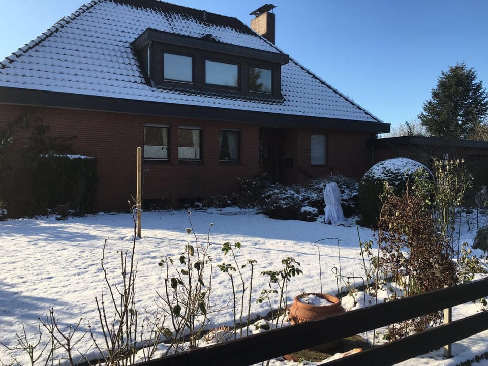 Property building, Day, Winter