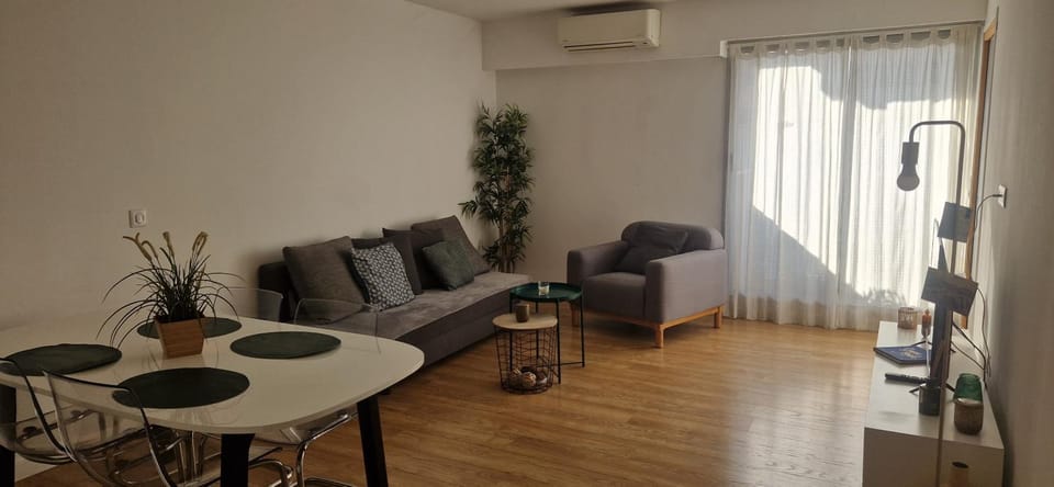 Centre de Nice - A-C - WIFI - Balcon 500m Promenade des Anglais Apartment in Nice