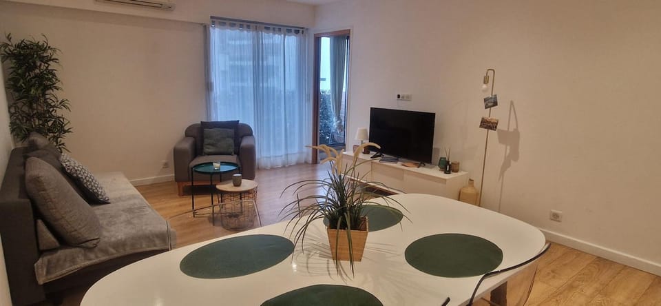 Centre de Nice - A-C - WIFI - Balcon 500m Promenade des Anglais Apartment in Nice
