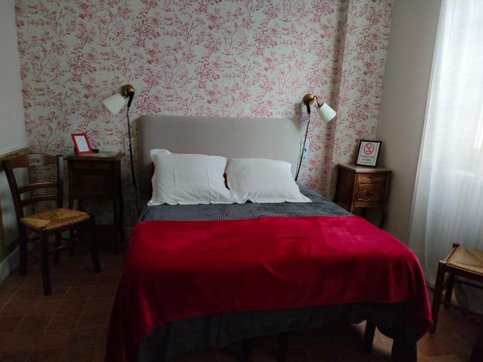 Bedroom, Street view