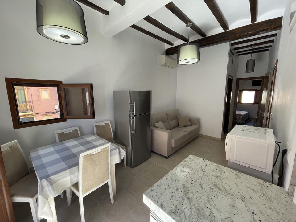 Kitchen or kitchenette, Living room