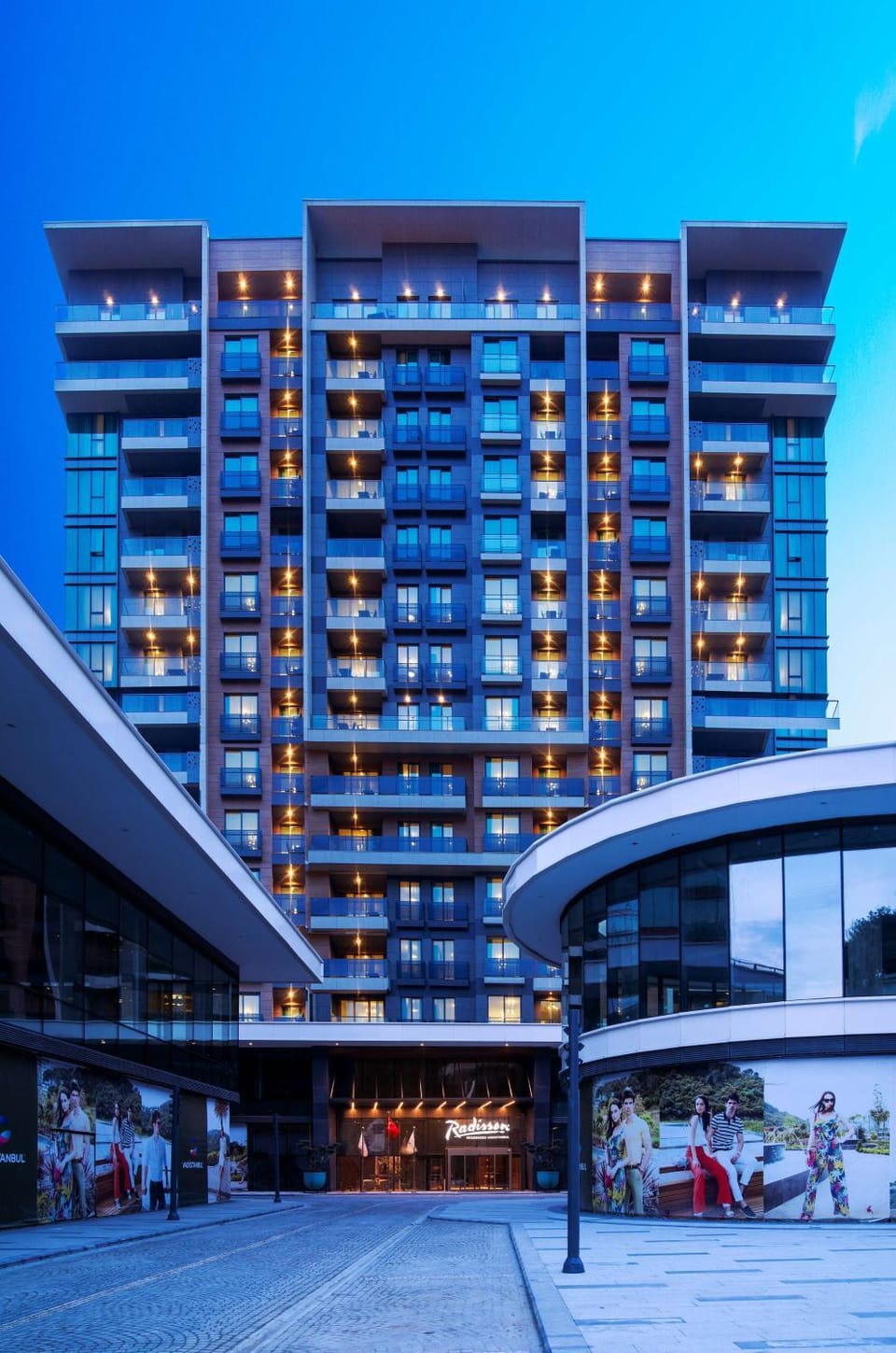 Property building, Winter, Summer, Balcony/Terrace, City view, Shopping Area, Seasons, Location, Family