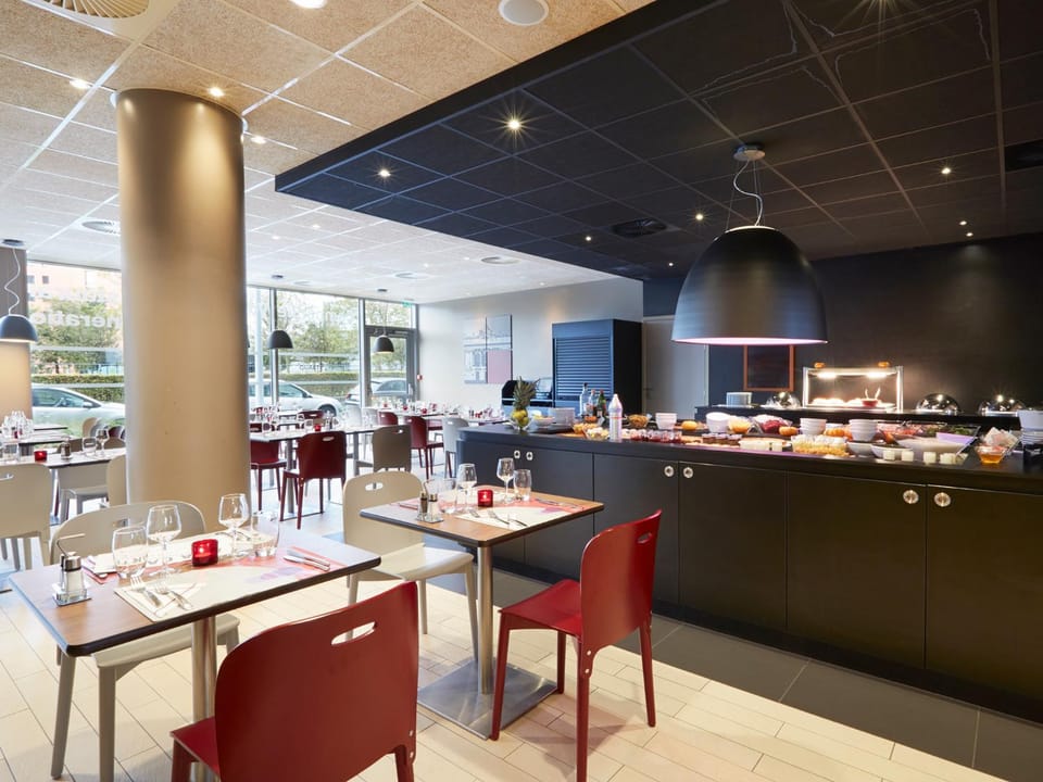 Restaurant/places to eat, Restaurant/places to eat