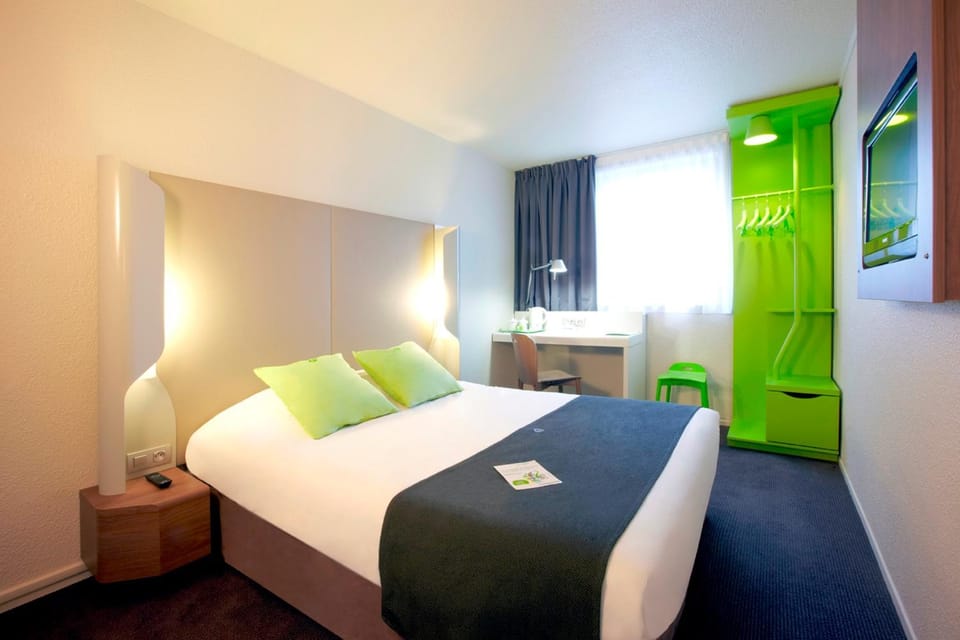 Bed, Photo of the whole room