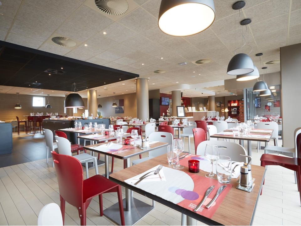 Restaurant/places to eat, Restaurant/places to eat