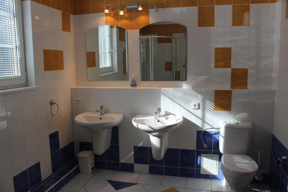 Toilet, Bathroom