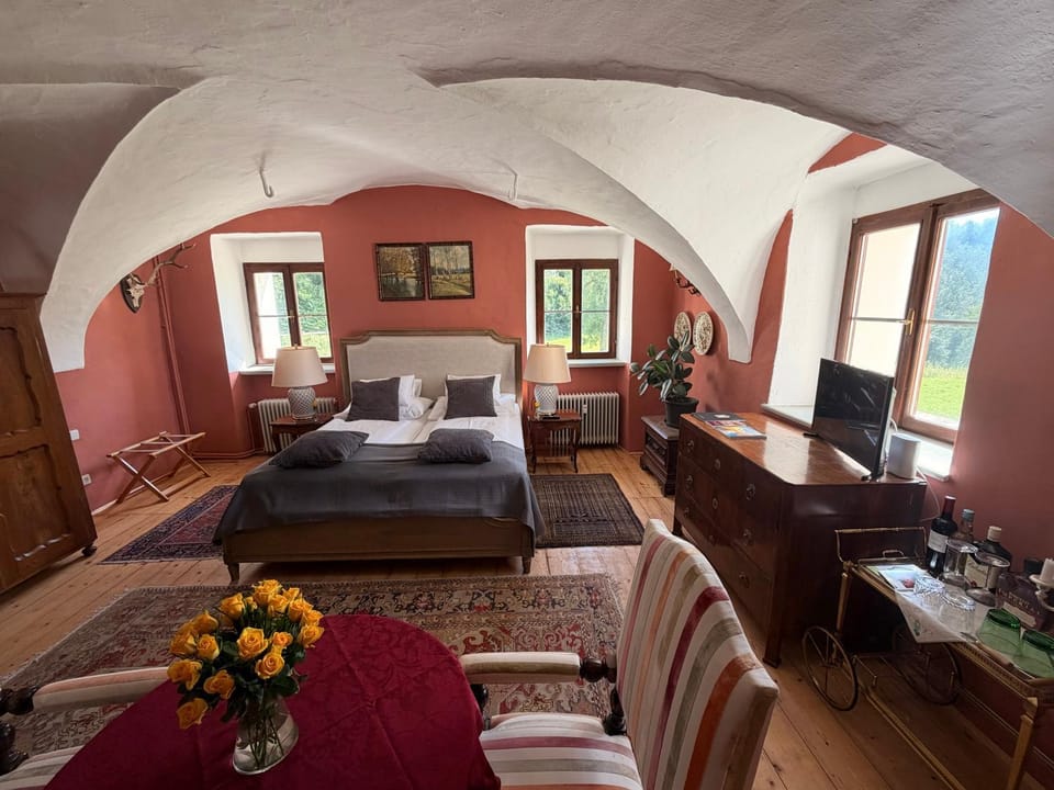 Photo of the whole room, Bedroom