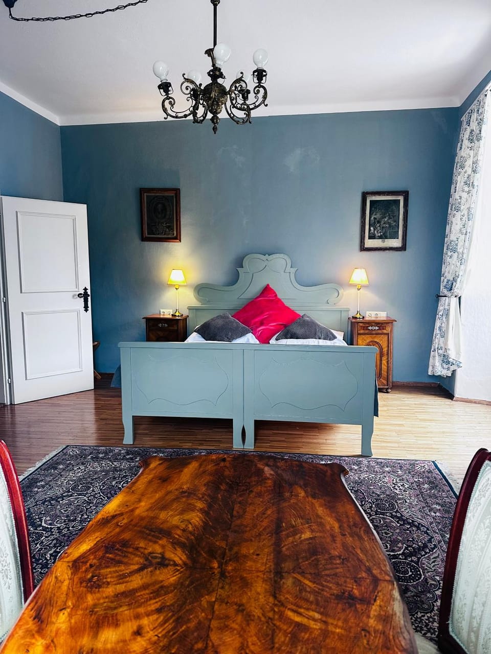 Photo of the whole room