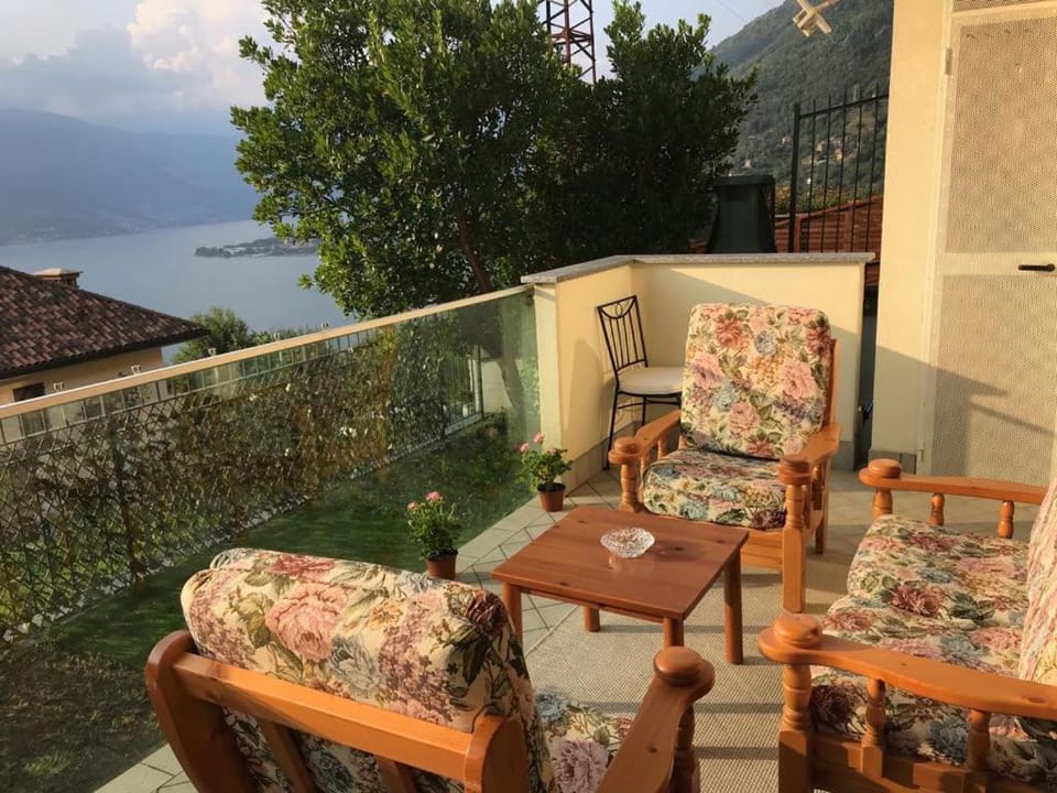 Patio, Spring, Day, Natural landscape, Garden, View (from property/room), Balcony/Terrace, Living room, Seating area, Garden view, Lake view, Mountain view