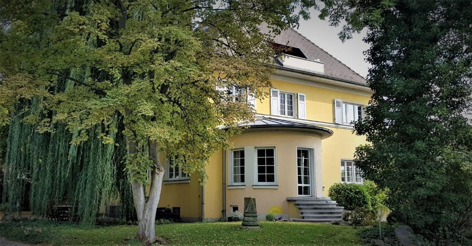 Property building, Facade/entrance, Garden, Garden view