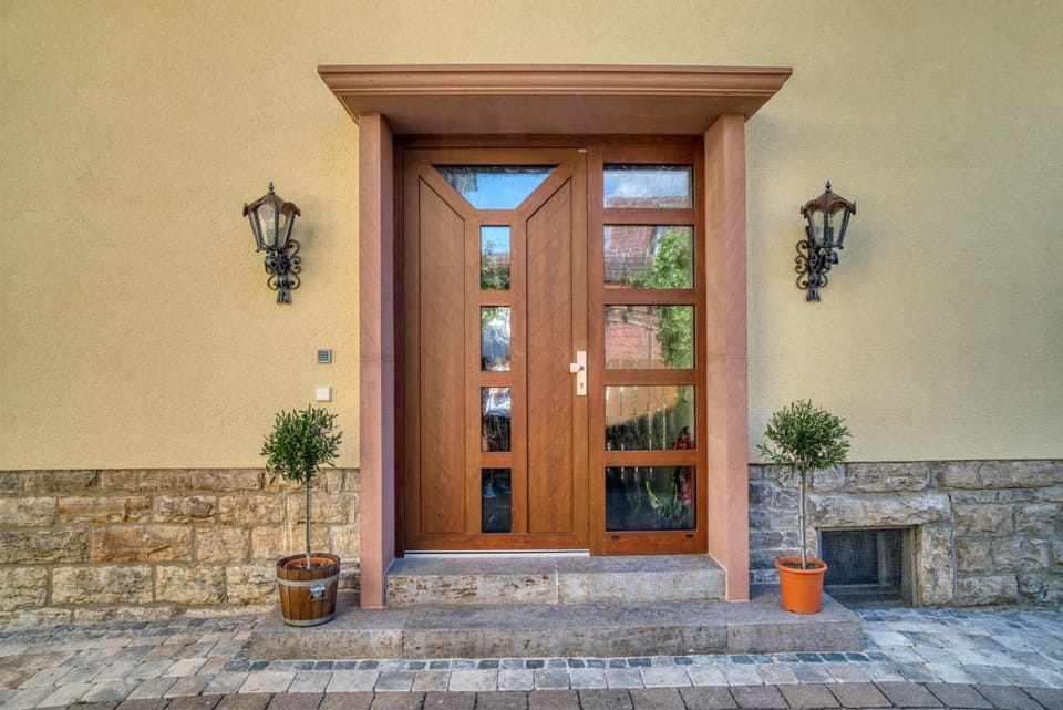 Facade/entrance