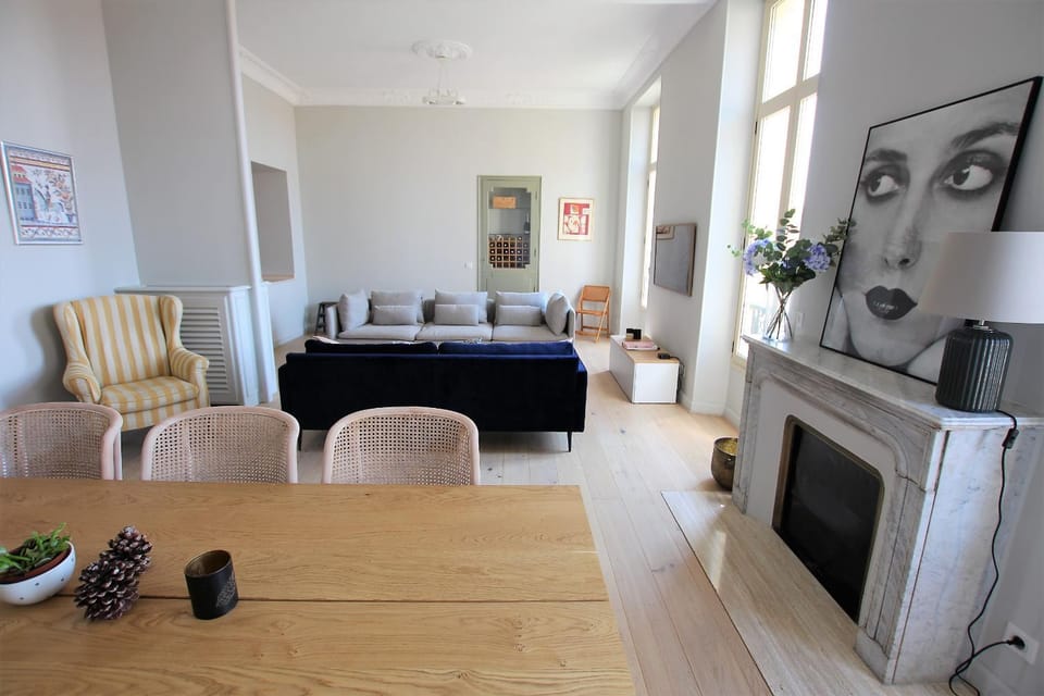 Seating area, Dining area