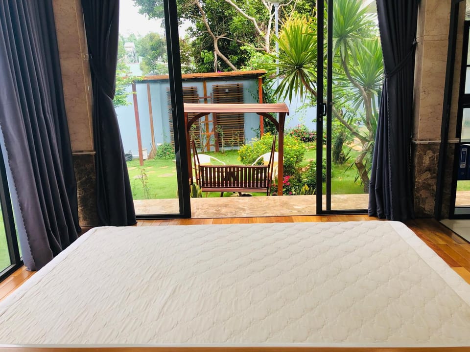 View (from property/room), Bedroom, Garden view