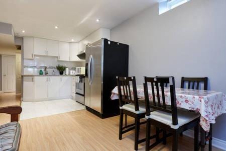 2 Bedrooms Walkout Basement Apartment at centre Richmond hill Apartment in Richmond Hill