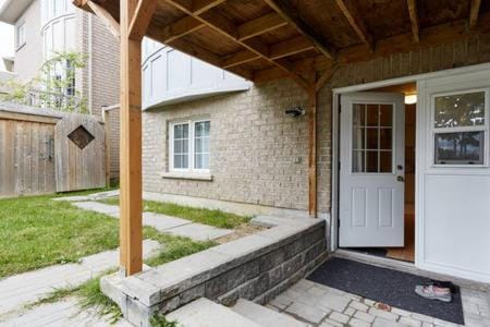 2 Bedrooms Walkout Basement Apartment at centre Richmond hill Apartment in Richmond Hill