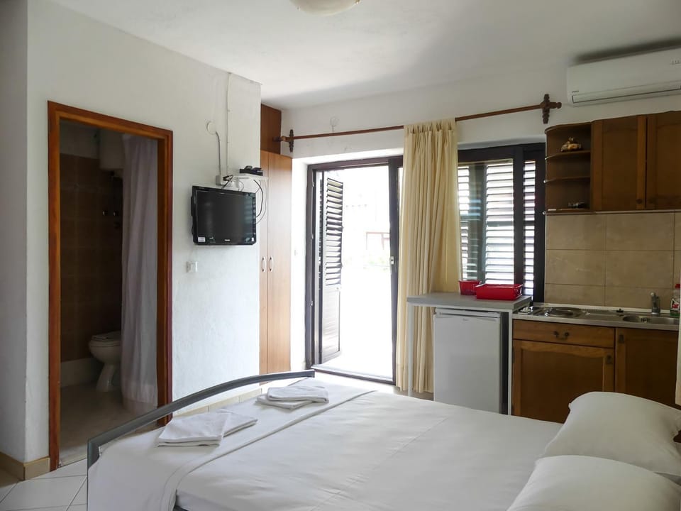 TV and multimedia, Kitchen or kitchenette, Bedroom