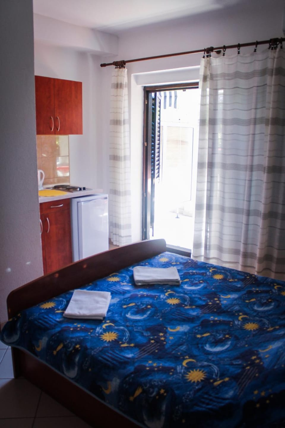 Kitchen or kitchenette, Bedroom