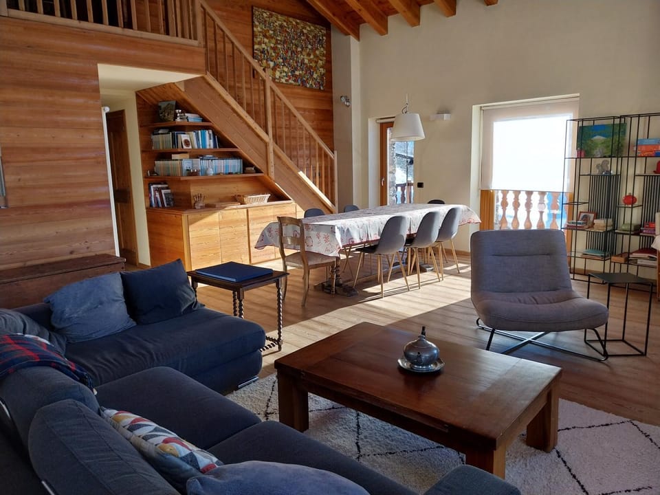 Living room, Seating area