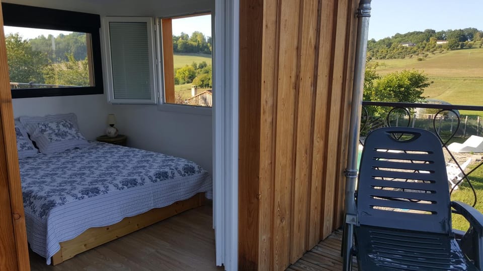 Bed, Balcony/Terrace, Photo of the whole room, Bedroom
