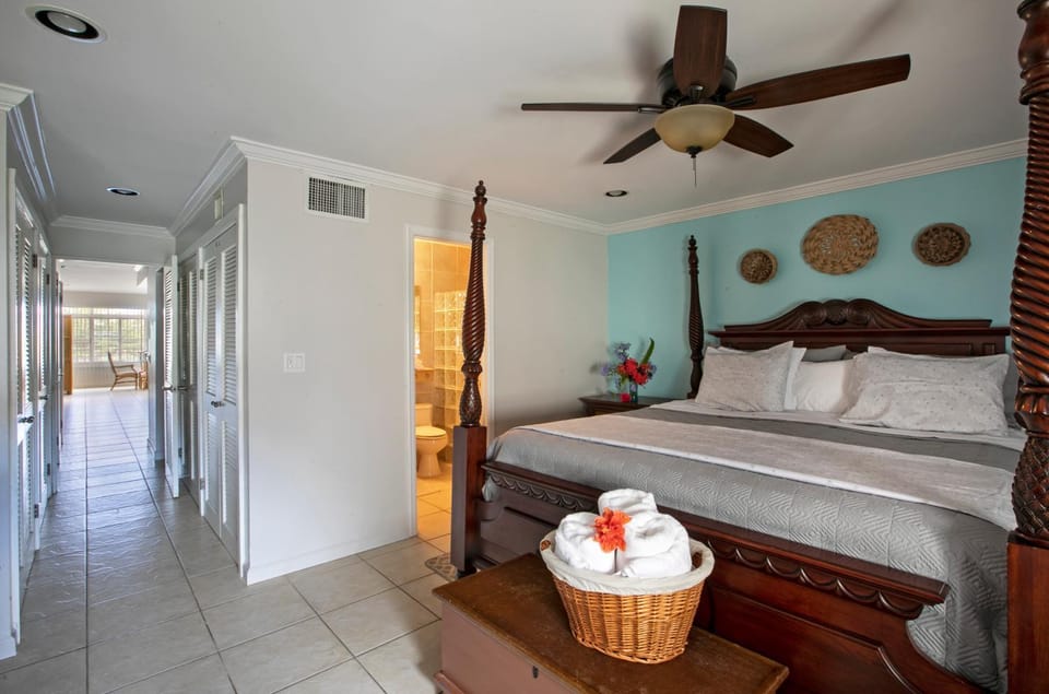 Bed, Bedroom, fireplace